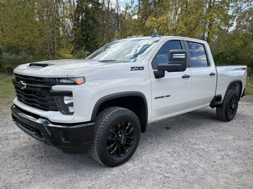 2026 Chevrolet Silverado 2500HD Custom photo 1