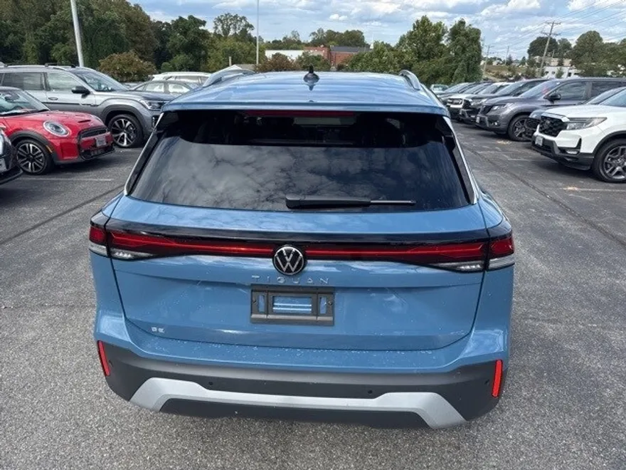 2025 Volkswagen Tiguan SE photo 1