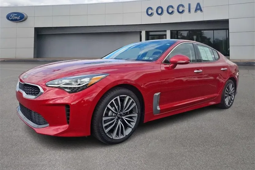 2019 Kia Stinger Premium photo 1