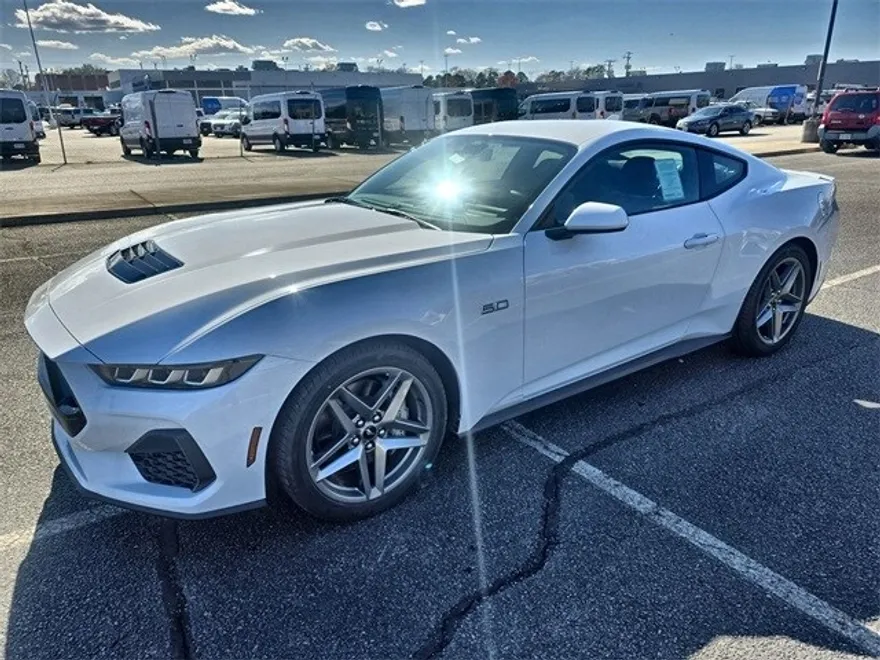 2025 Ford Mustang GT photo 1
