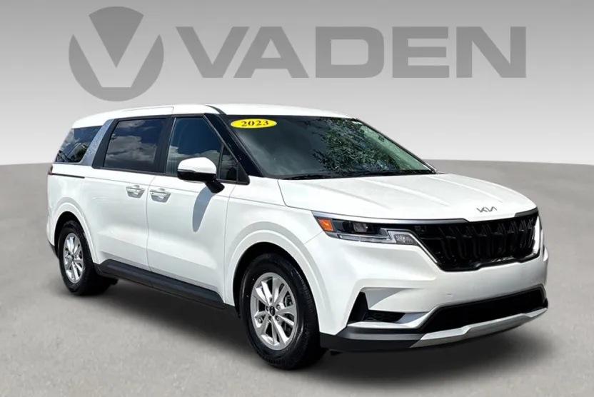 2023 Kia Carnival LX photo 1