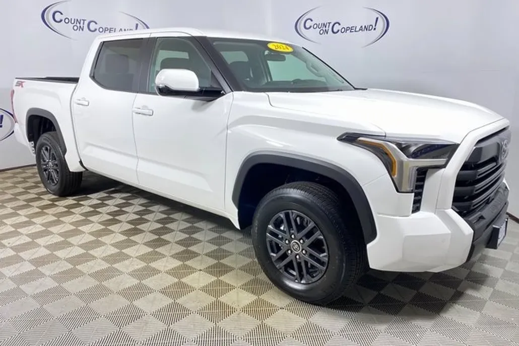 2024 Toyota Tundra SR5 photo 1