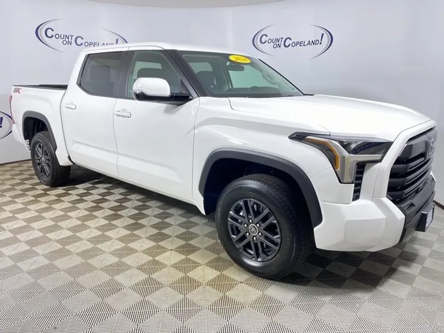 2024 Toyota Tundra SR5 photo 1