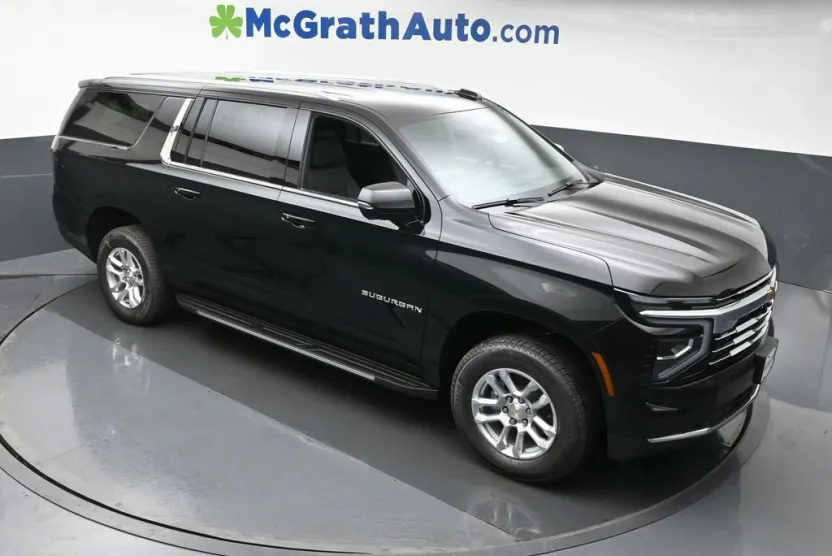 2026 Chevrolet Suburban LT photo 1