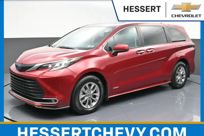 2021 Toyota Sienna XLE photo 1