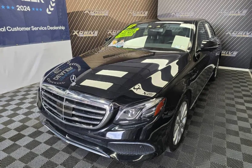 2017 Mercedes Benz E 300 4MATIC photo 1