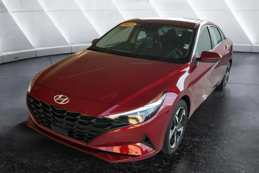 2023 Hyundai Elantra SEL photo 1