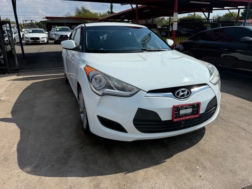 2016 Hyundai Veloster Base photo 1
