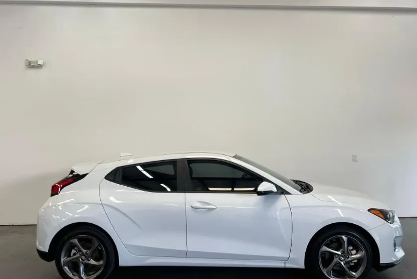 2019 Hyundai Veloster 2.0L Premium photo 1