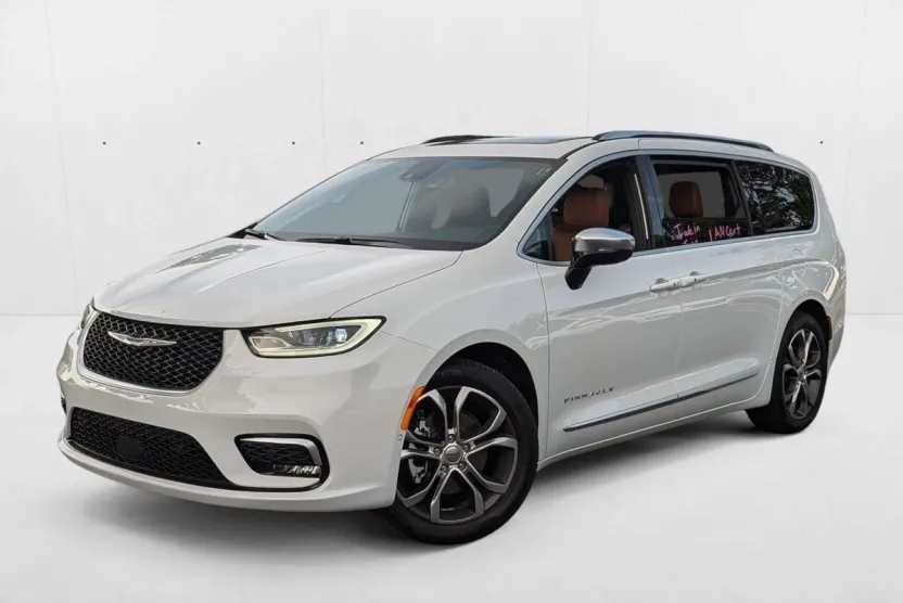 2025 Chrysler Pacifica Pinnacle photo 1