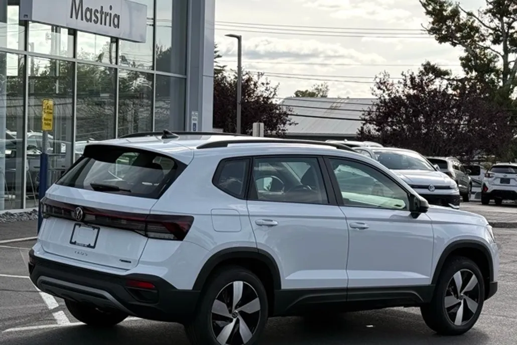 2025 Volkswagen Taos S photo 1