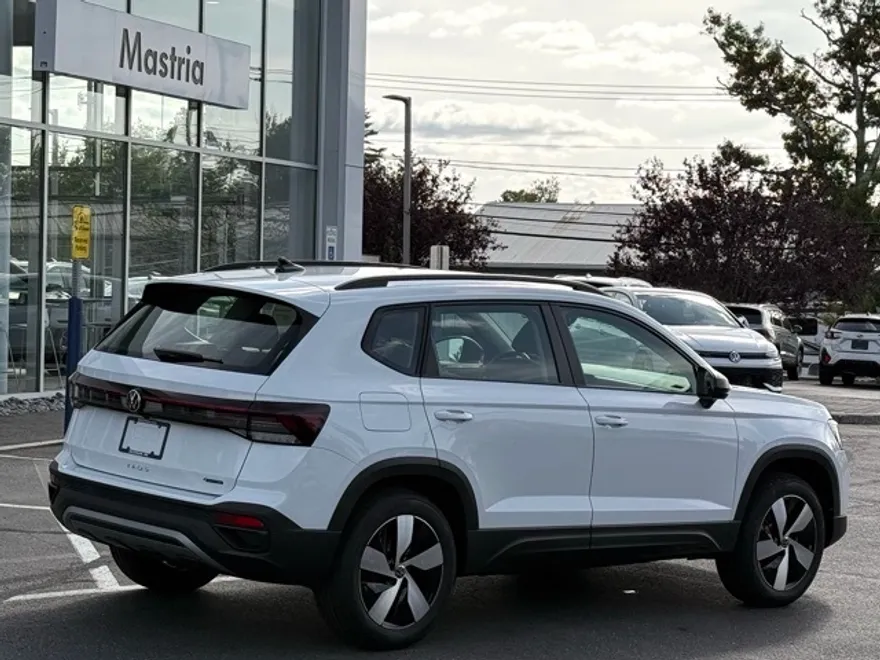 2025 Volkswagen Taos S photo 1