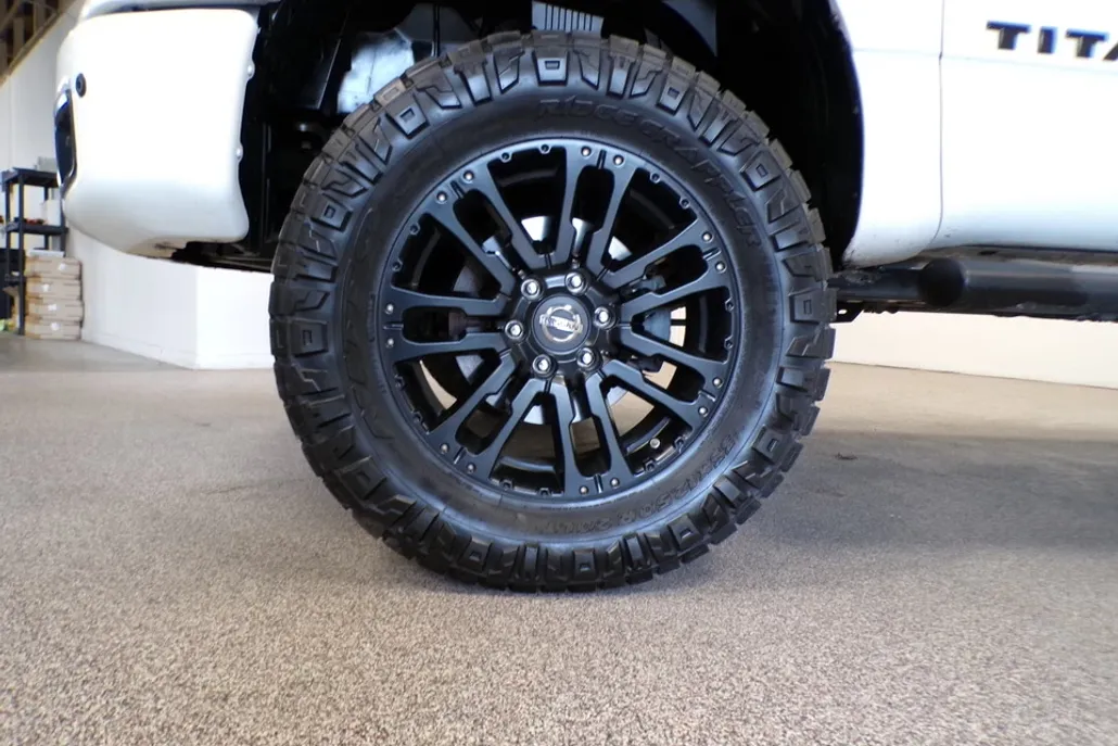 2018 Nissan Titan SV photo 1