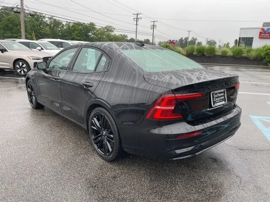 2023 Volvo S60 Recharge T8 Core Black Edition photo 1