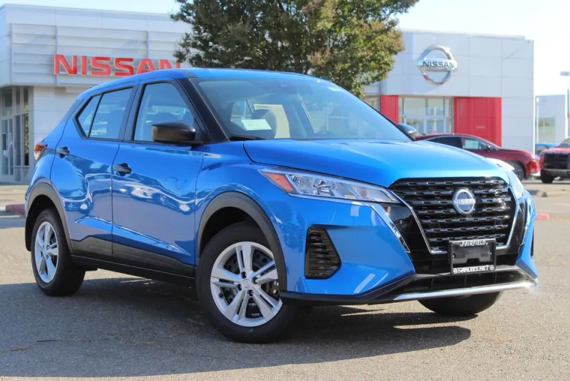 2025 Nissan Kicks Play S photo 1