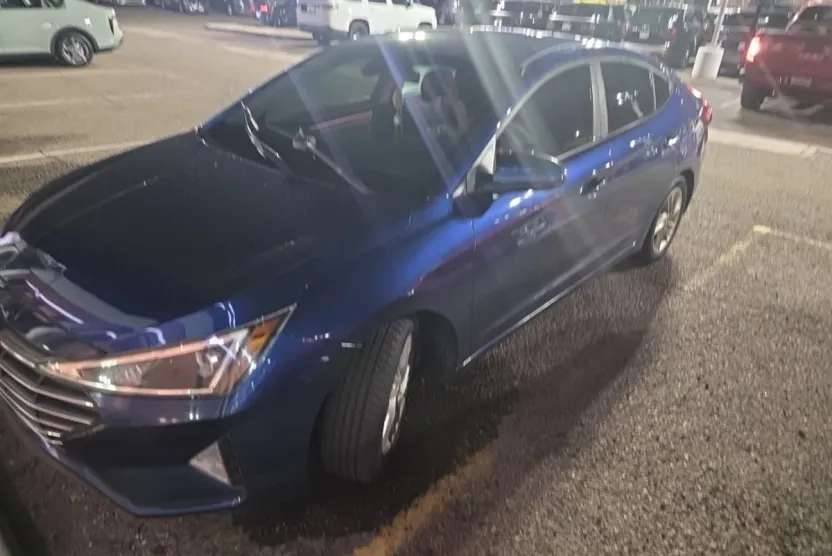2020 Hyundai Elantra SEL photo 1