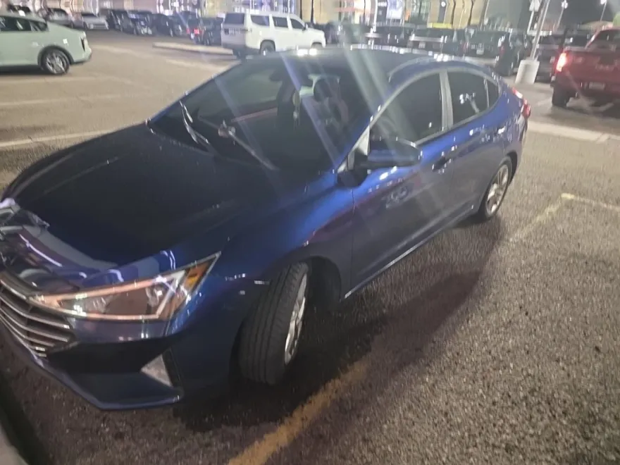2020 Hyundai Elantra SEL photo 1