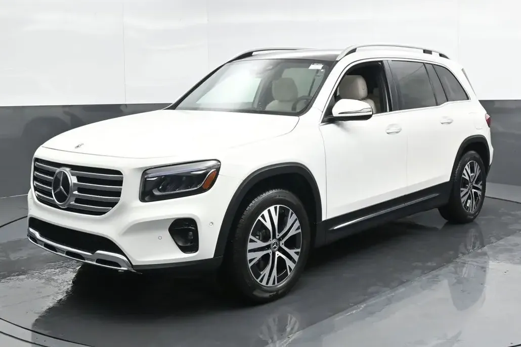 2024 Mercedes Benz GLB 250 4MATIC photo 1