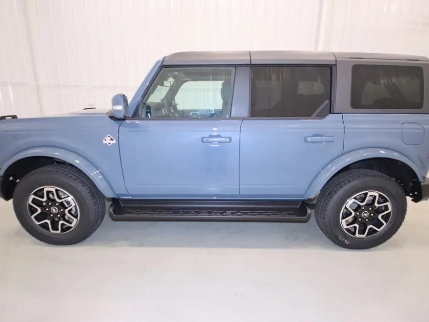 2025 Ford Bronco Outer Banks photo 1
