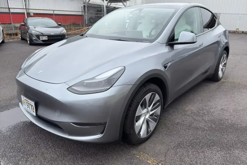 2024 Tesla Model Y Long Range photo 1