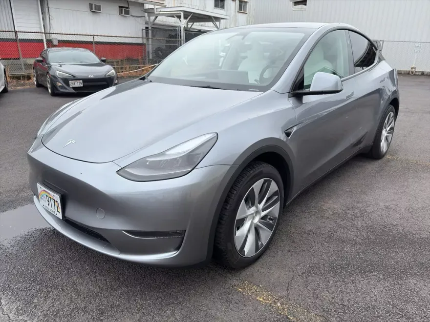 2024 Tesla Model Y Long Range photo 1