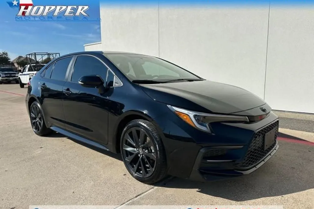 2024 Toyota Corolla SE photo 1
