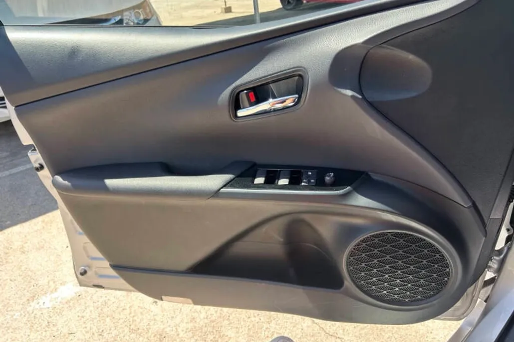 2022 Toyota Prius Prime LE photo 1