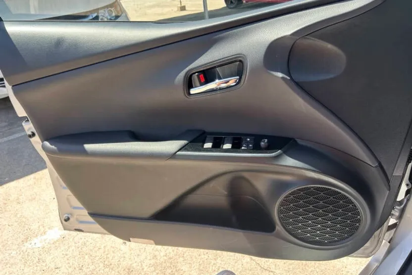 2022 Toyota Prius Prime LE photo 1
