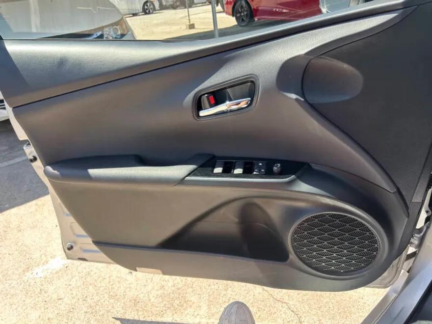 2022 Toyota Prius Prime LE photo 1