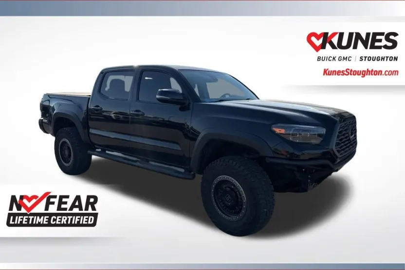 2023 Toyota Tacoma TRD Sport V6 photo 1