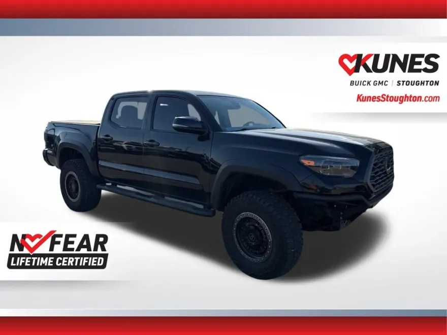 2023 Toyota Tacoma TRD Sport V6 photo 1