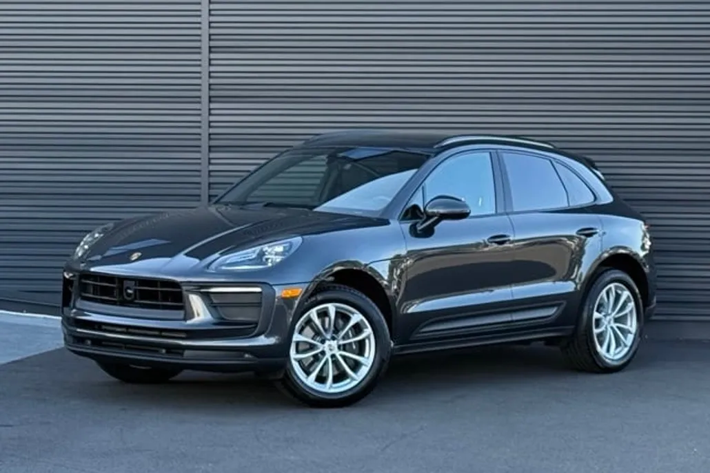 2025 Porsche Macan T photo 1