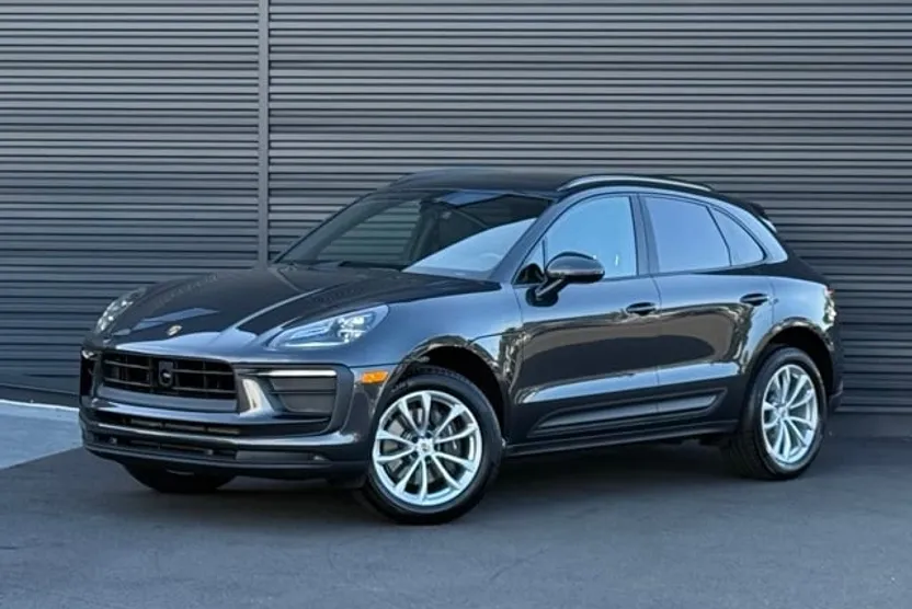 2025 Porsche Macan T photo 1