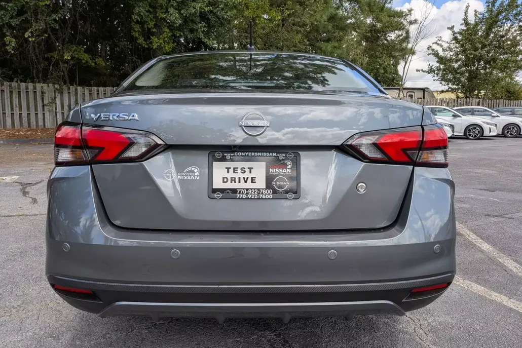 2025 Nissan Versa 1.6 S photo 1