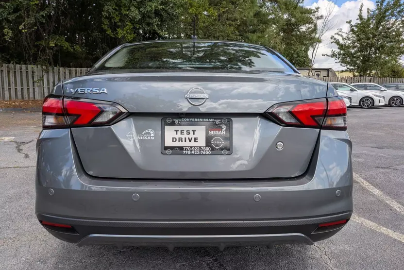 2025 Nissan Versa 1.6 S photo 1
