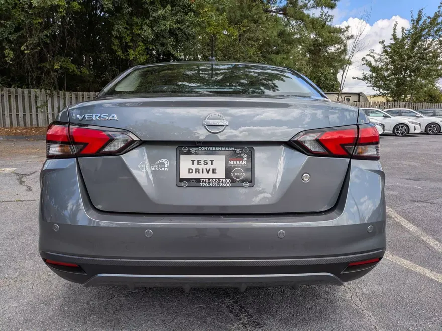 2025 Nissan Versa 1.6 S photo 1