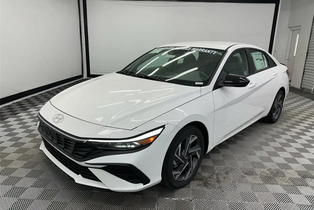 2025 Hyundai Elantra SEL Sport photo 1