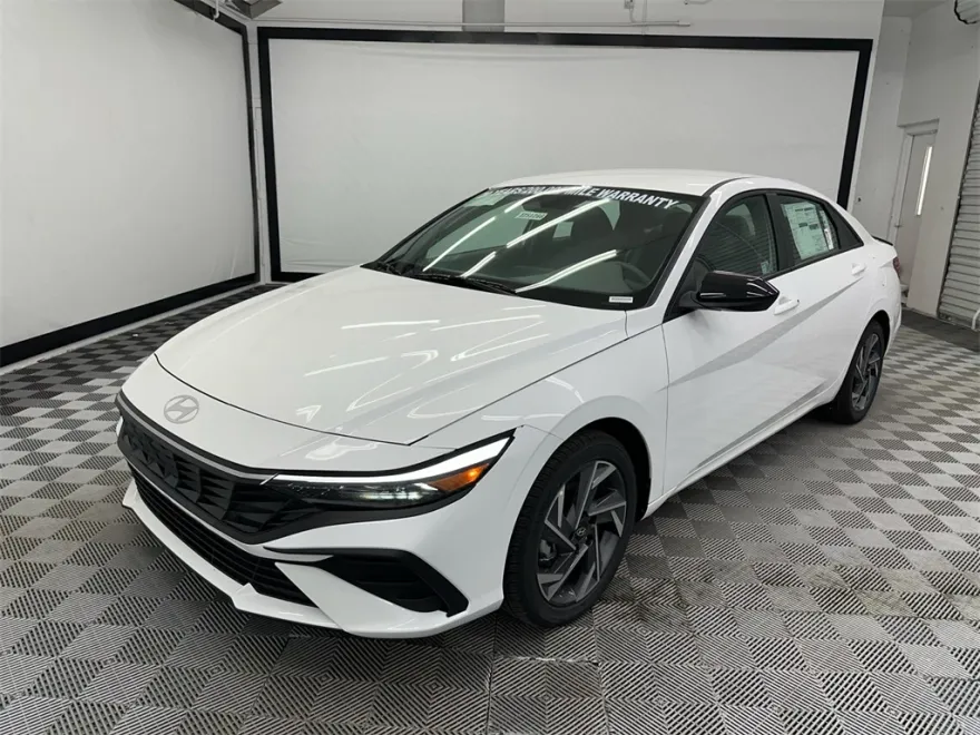 2025 Hyundai Elantra SEL Sport photo 1