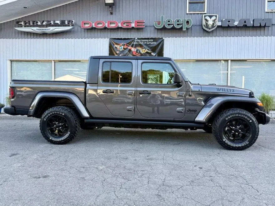2021 Jeep Gladiator Willys photo 1