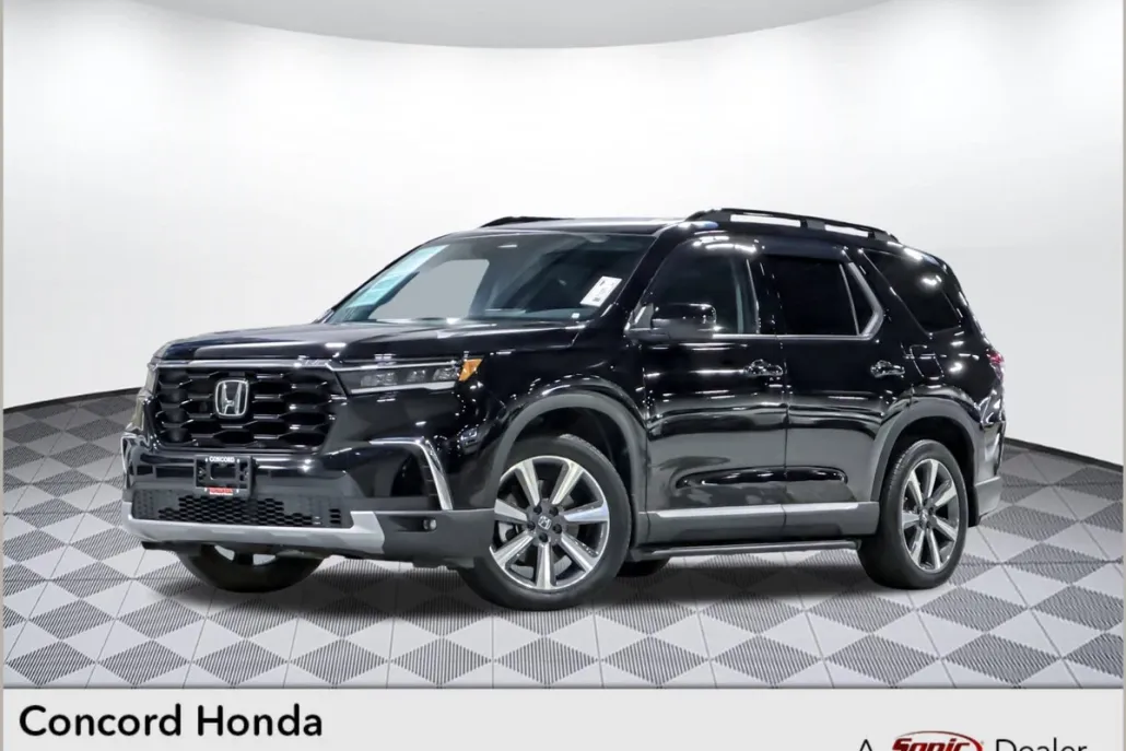 2024 Honda Pilot Touring photo 1