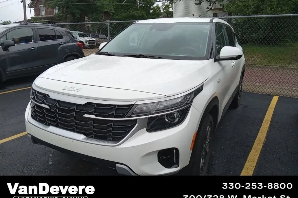 2024 Kia Seltos LX photo 1