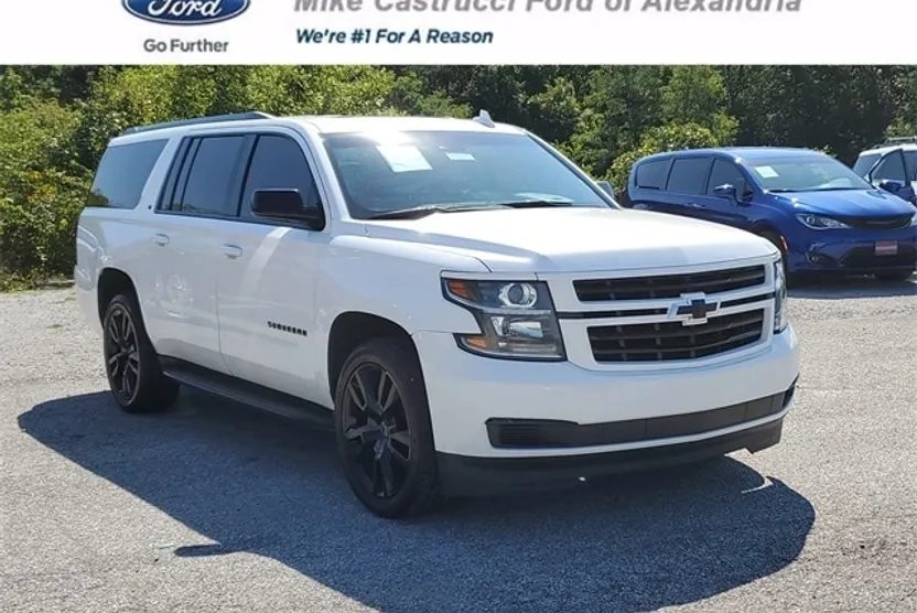 2019 Chevrolet Suburban LT photo 1