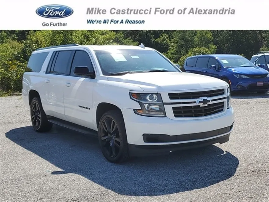 2019 Chevrolet Suburban LT photo 1