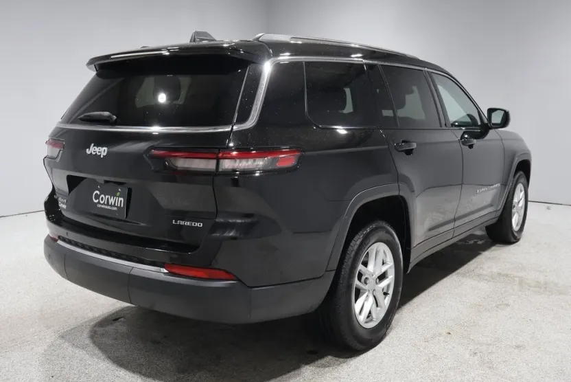 2022 Jeep Cherokee Laredo photo 1