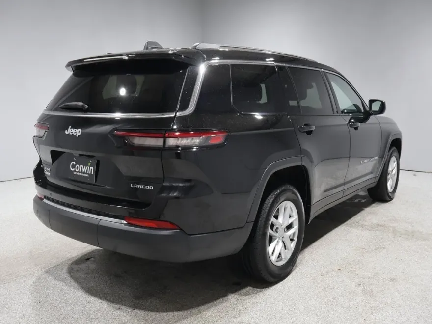 2022 Jeep Cherokee Laredo photo 1