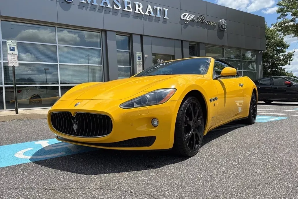 2011 Maserati Granturismo Base photo 1