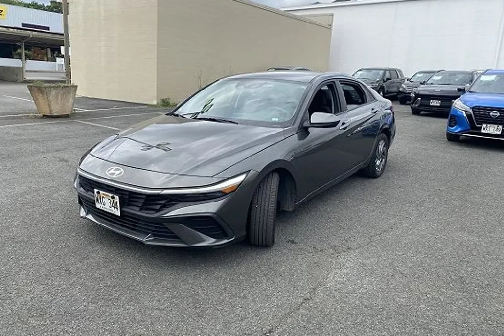2024 Hyundai Elantra SEL photo 1