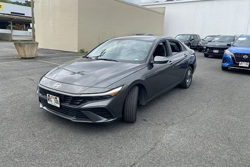 2024 Hyundai Elantra SEL photo 1
