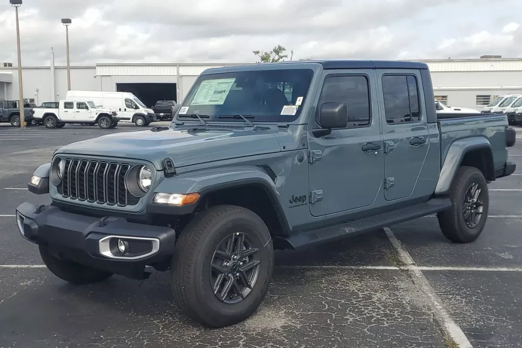 2025 Jeep Gladiator Sport S photo 1