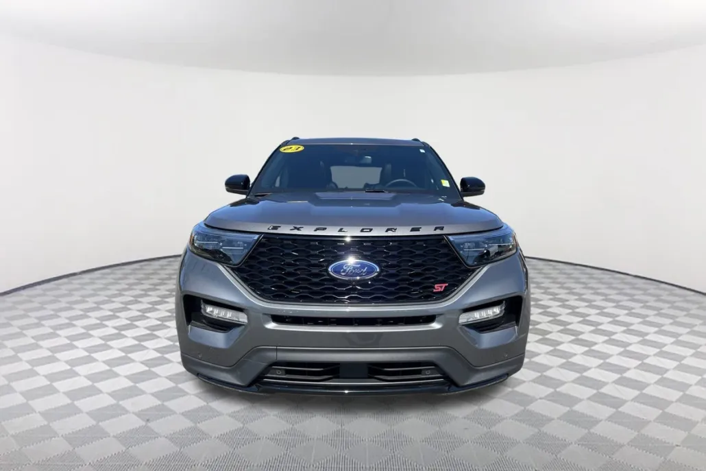 2023 Ford Explorer ST photo 1